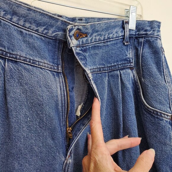 Vintage Lee baggy fit high waisted jeans with jeweled button - Picture 5 of 12